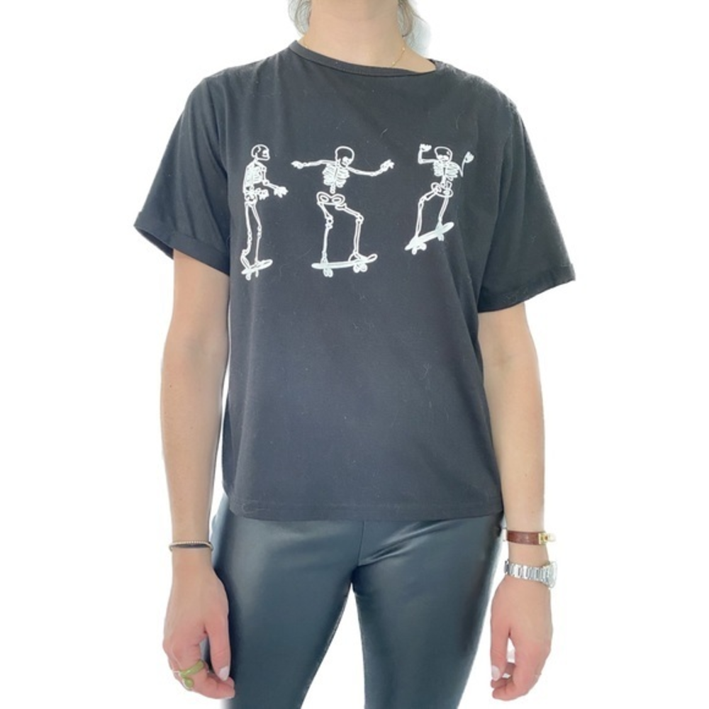 🏴‍☠️‎ black skater skeleton tee 🏴‍☠️